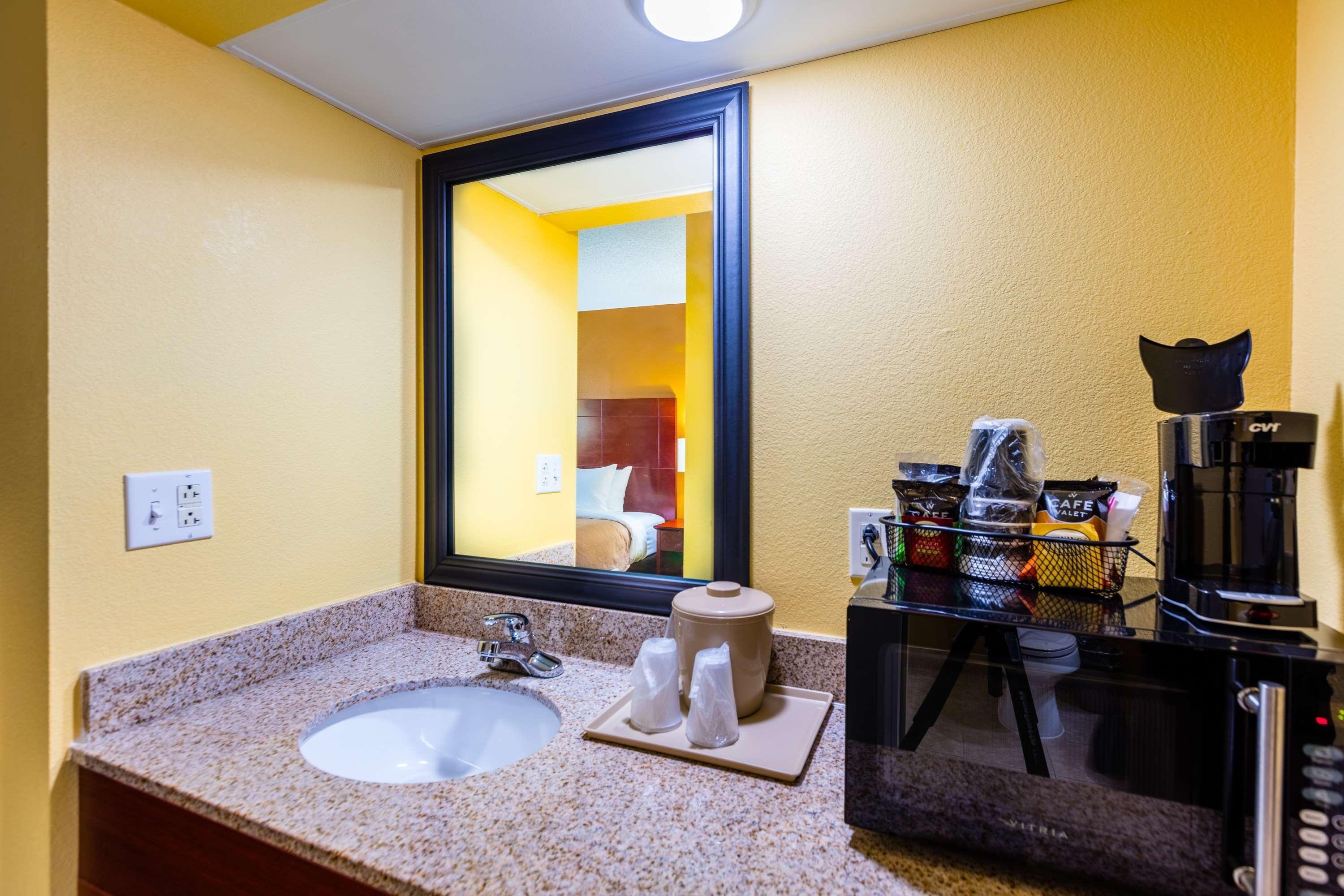 Prestige Radium Hot Springs Resort, Worldhotels Crafted Eksteriør billede
