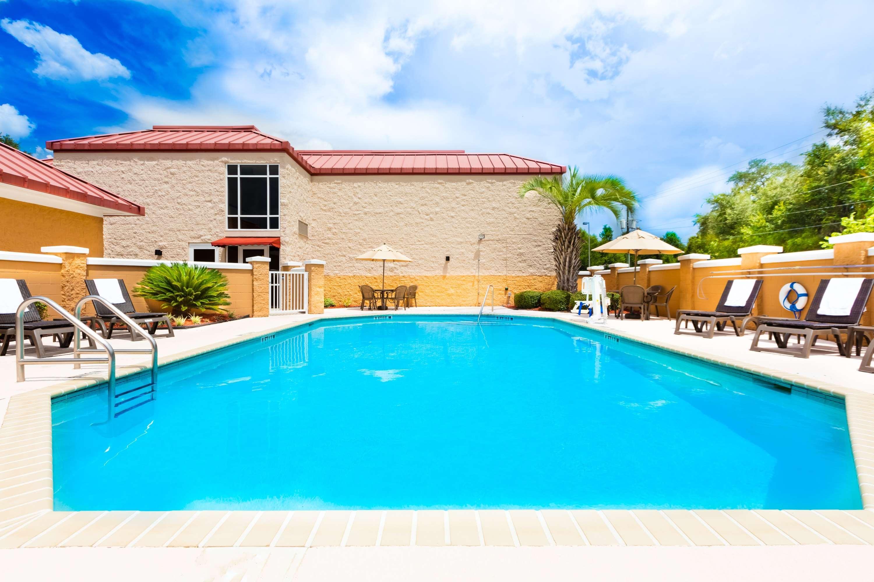 Prestige Radium Hot Springs Resort, Worldhotels Crafted Eksteriør billede