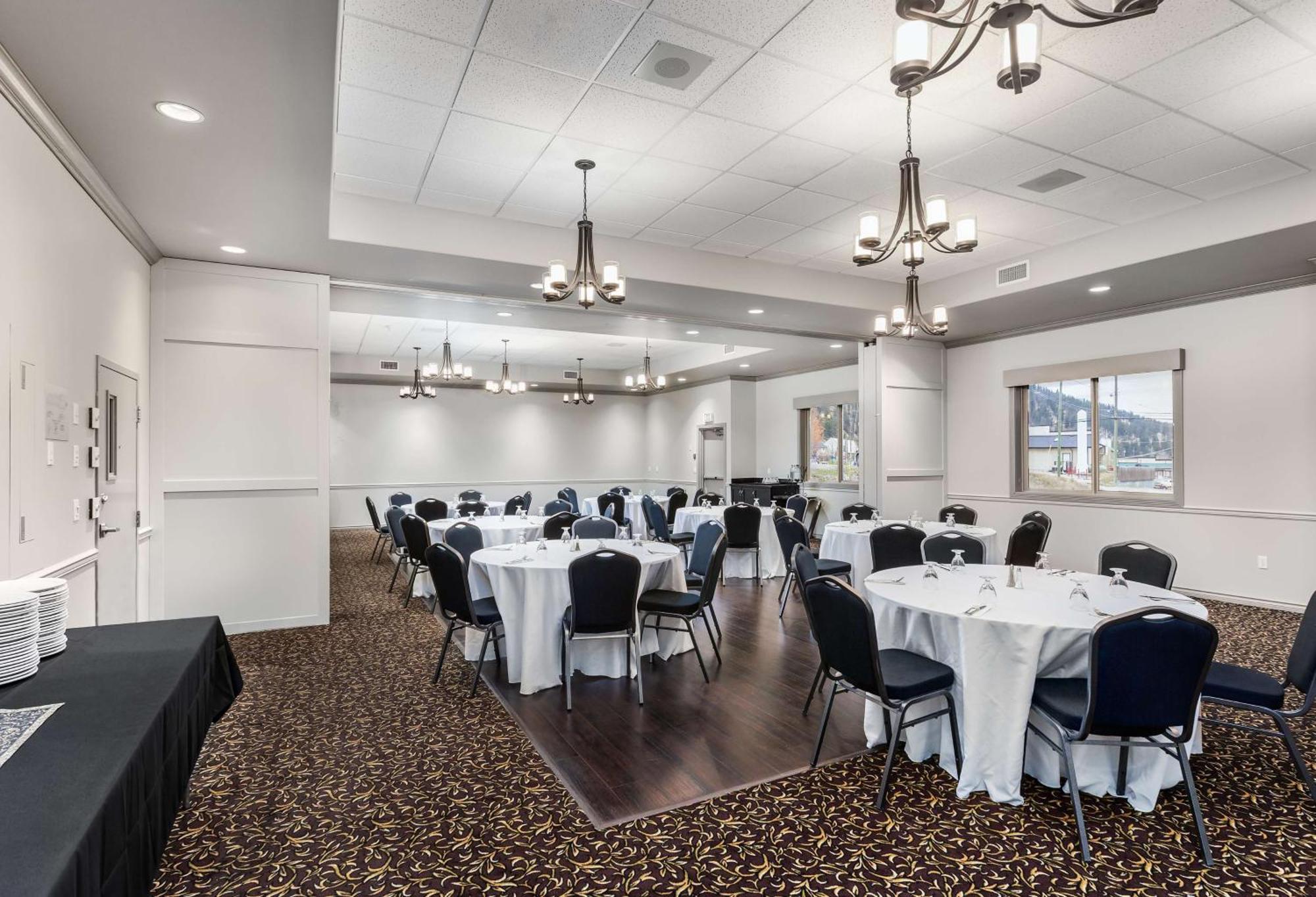 Prestige Radium Hot Springs Resort, Worldhotels Crafted Eksteriør billede