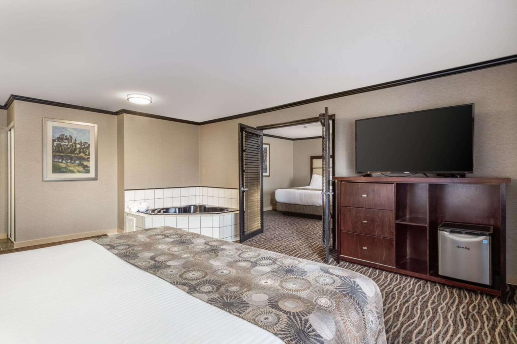 Prestige Radium Hot Springs Resort, Worldhotels Crafted Eksteriør billede